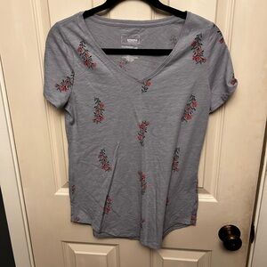Sonoma Women's Light Gray Floral V-Neck Tee